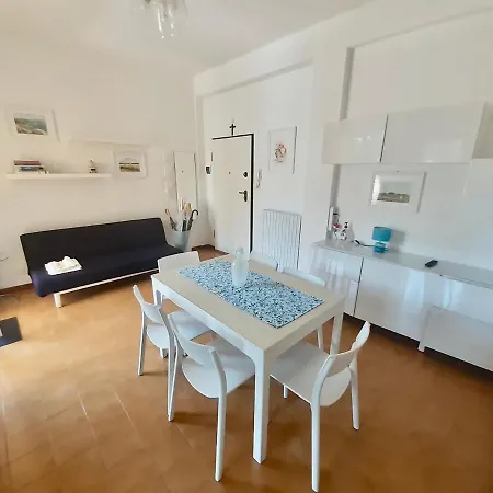 M306 - Marcelli, Trilocale Con Ampio Terrazzo, A 150 Metri Dal Mare *