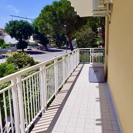 M306 - Marcelli, Trilocale Con Ampio Terrazzo, A 150 Metri Dal Mare *
